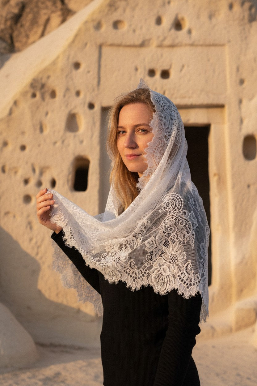 Lace Wedding Veil — Short